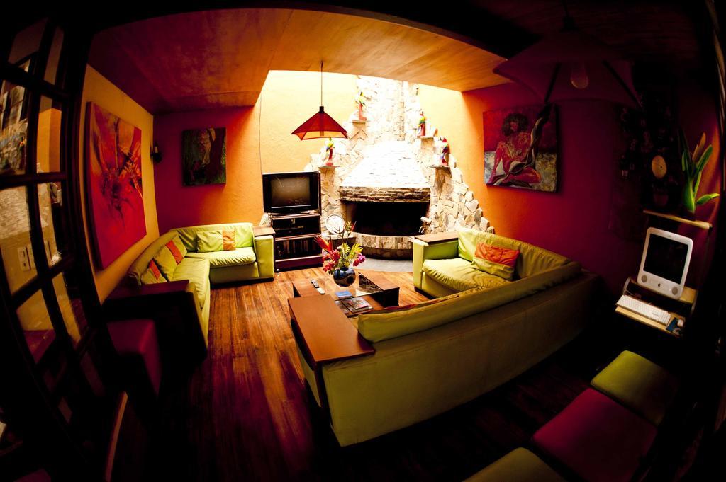 Casa Del Arupo Hostel Quito Ngoại thất bức ảnh