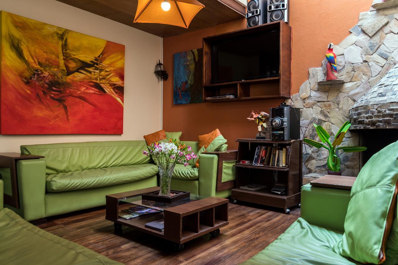 Casa Del Arupo Hostel Quito Ngoại thất bức ảnh